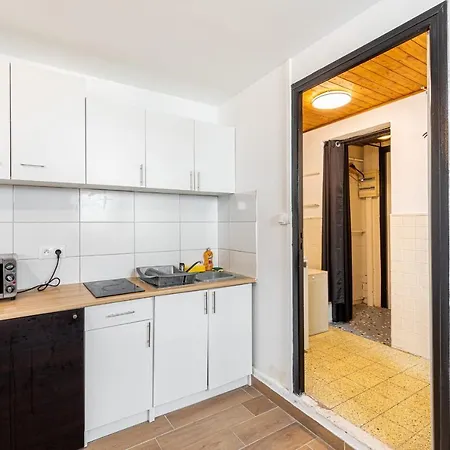Lägenhet Guestready - A Simple Studio With A Garden Aulnay-sous-Bois