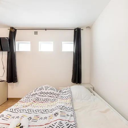 Guestready - A Simple Studio With A Garden Lägenhet Aulnay-sous-Bois