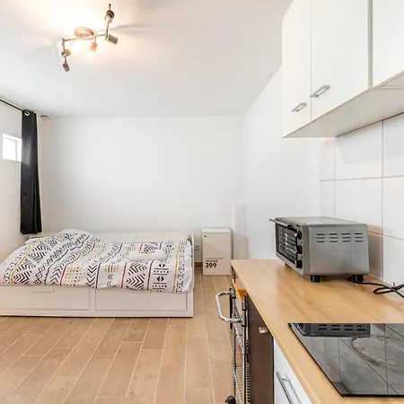 Lägenhet Guestready - A Simple Studio With A Garden Aulnay-sous-Bois